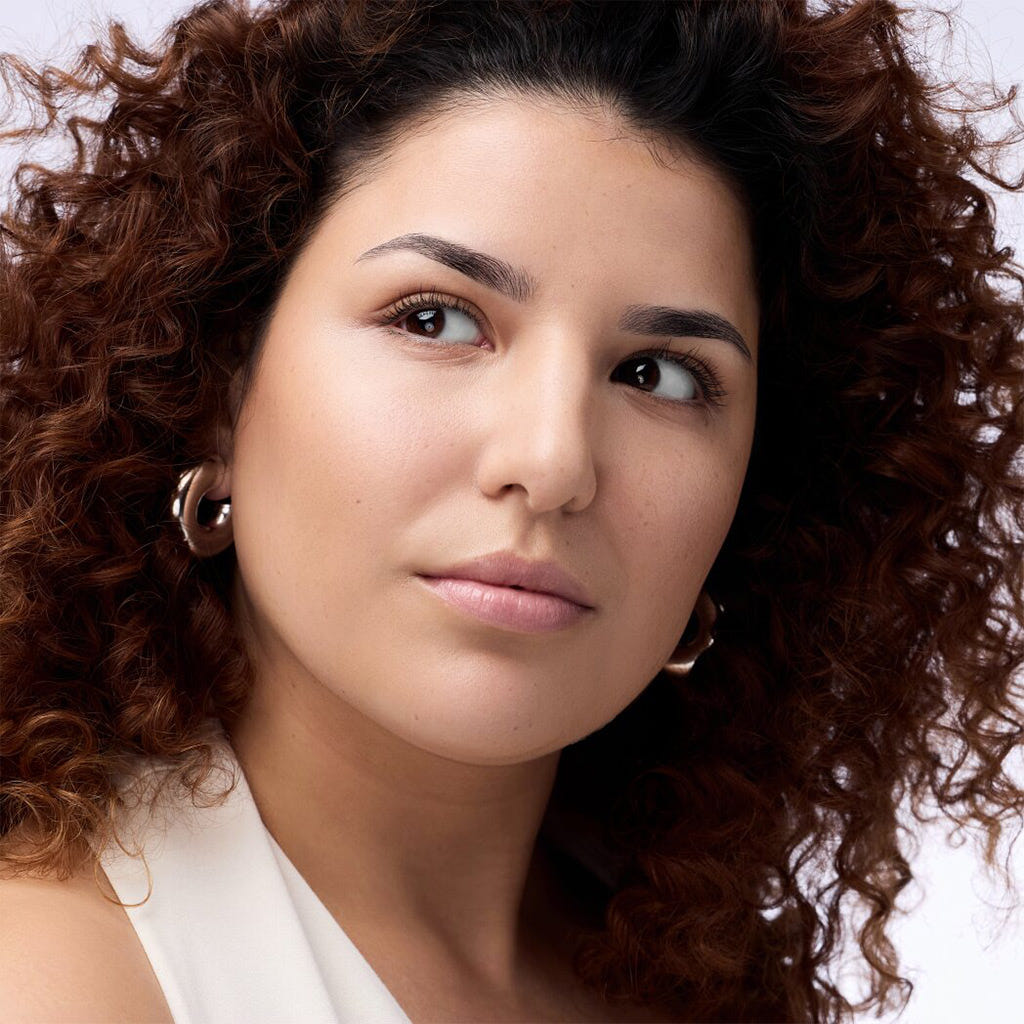 Catrice Cosmetics Melt & Plump Juicy Lip Plumper (1.8g) - Model Shot 5 [010 More Amore]