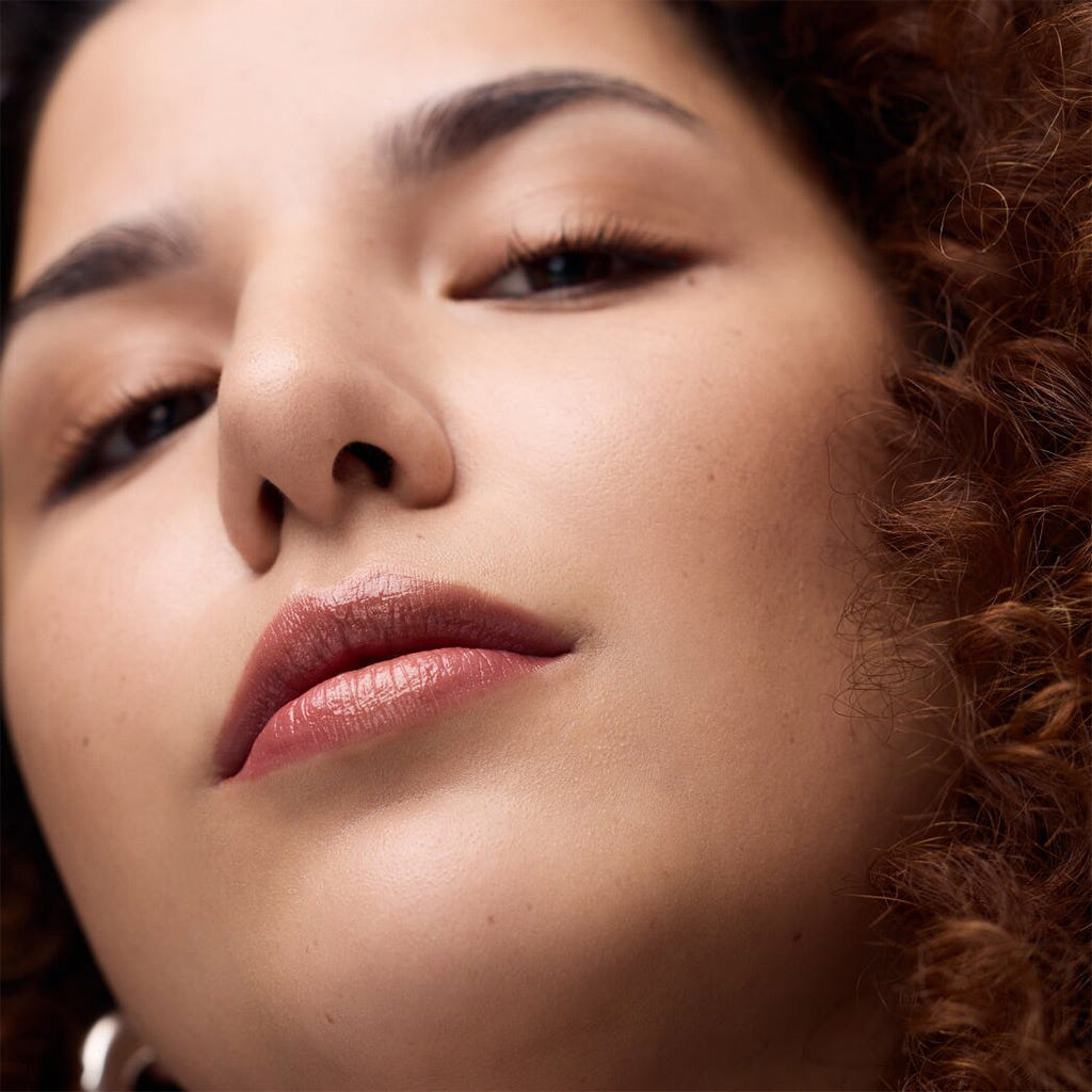 Catrice Cosmetics Melt & Plump Juicy Lip Plumper (1.8g) - Model Shot 4 [030 Tipsy In Love]
