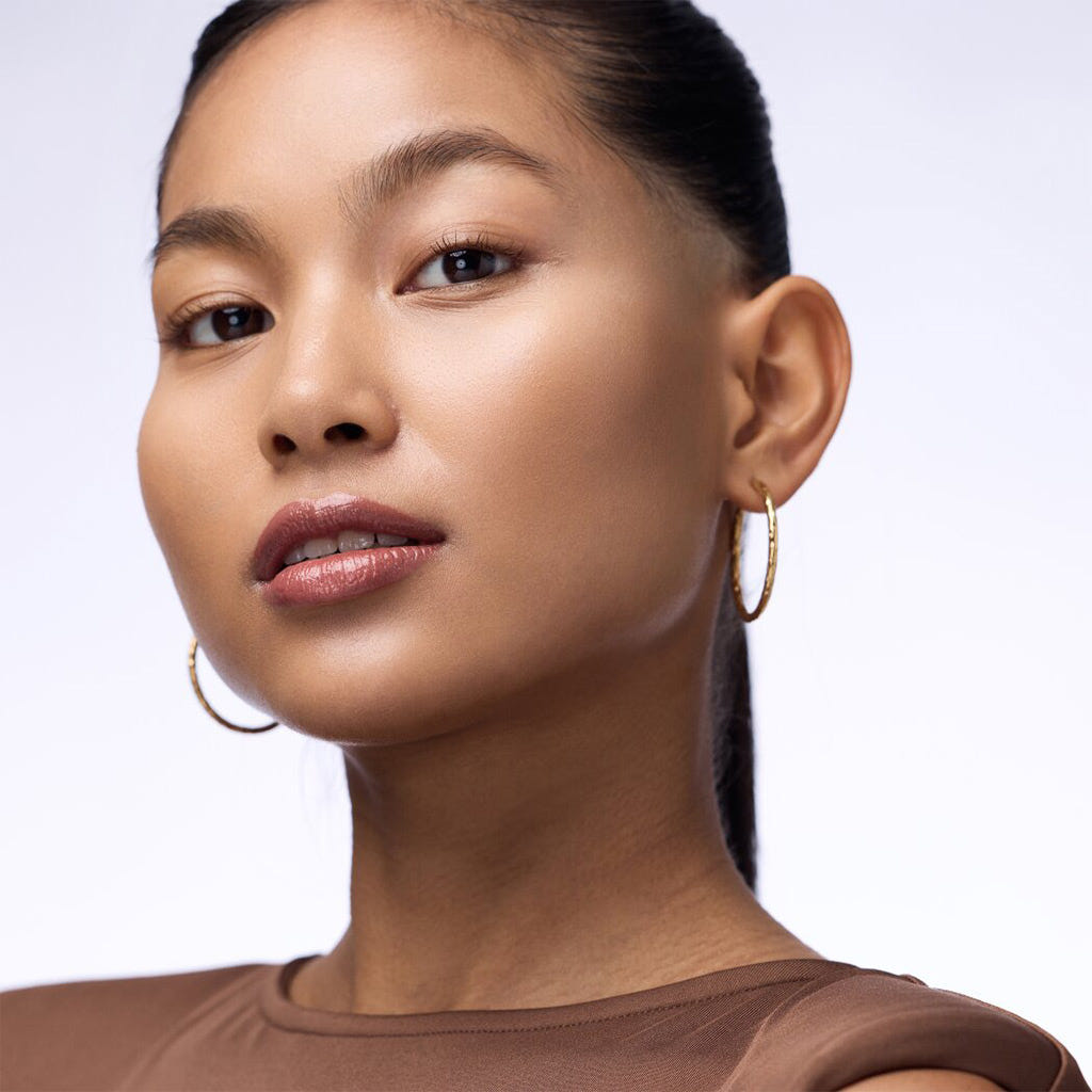 Catrice Cosmetics Melt & Plump Juicy Lip Plumper (1.8g) - Model Shot 6 [030 Tipsy In Love]