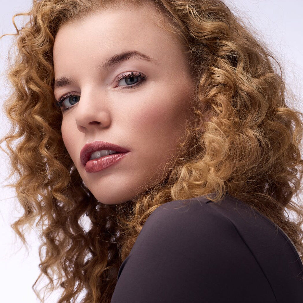 Catrice Cosmetics Melt & Plump Juicy Lip Plumper (1.8g) - Model Shot 7 [030 Tipsy In Love]