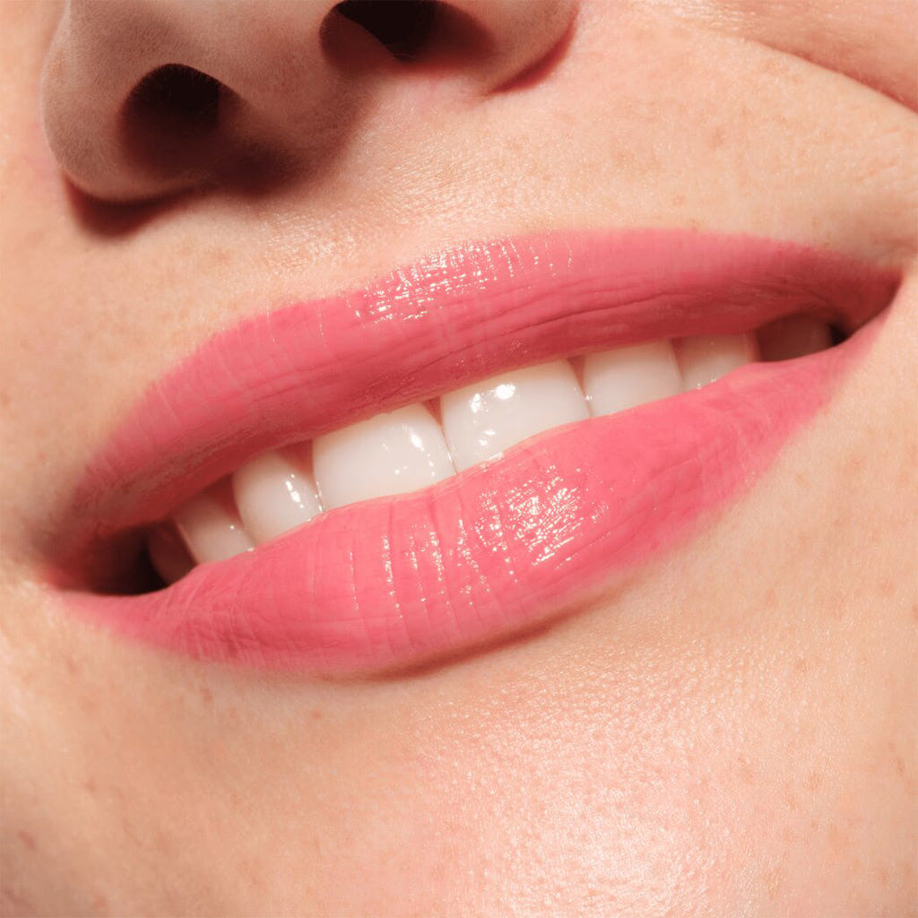 Catrice Cosmetics Melt & Plump Juicy Lip Plumper (1.8g) - Model Shot 3 [040 Call Nine Wine Wine]