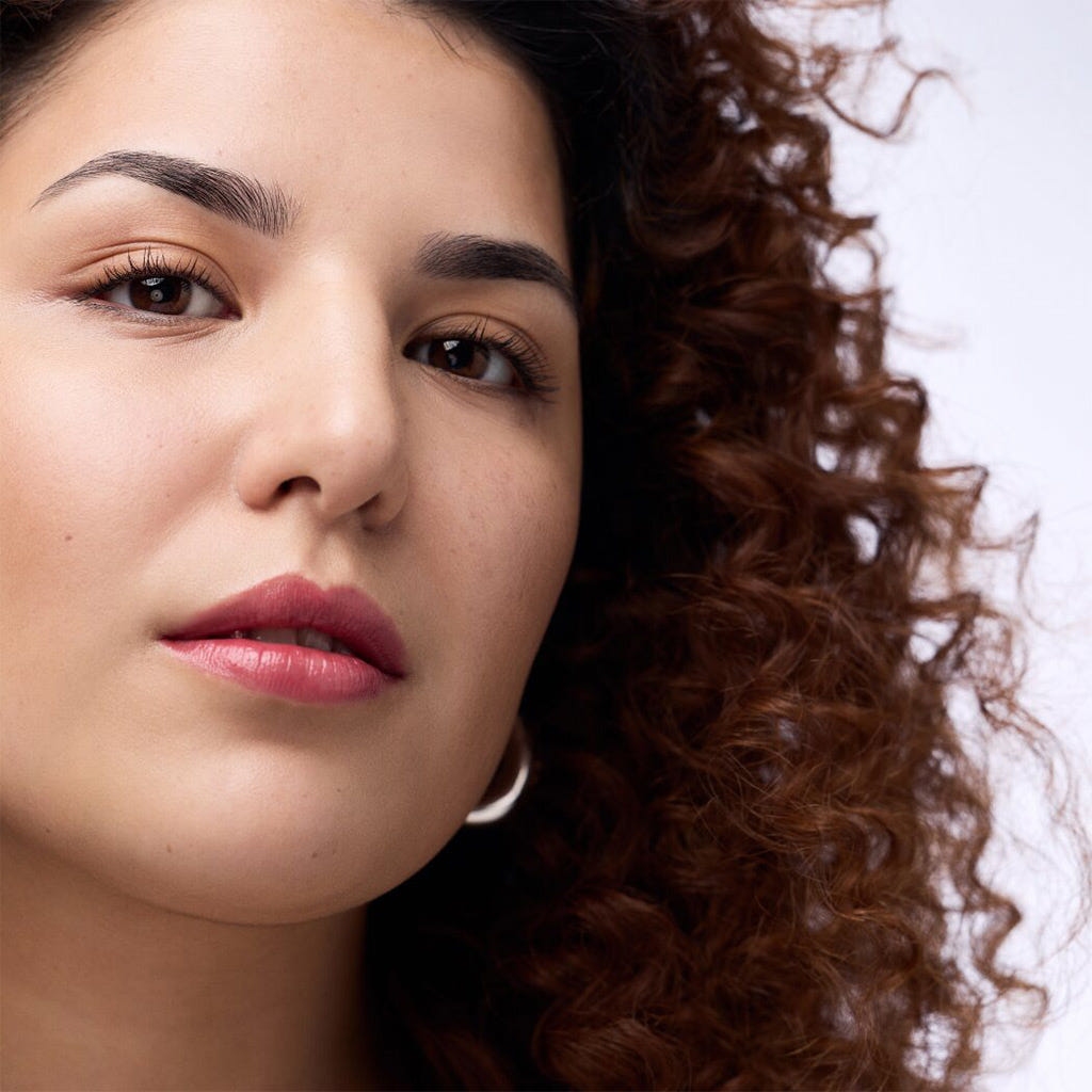 Catrice Cosmetics Melt & Plump Juicy Lip Plumper (1.8g) - Model Shot 5 [040 Call Nine Wine Wine]