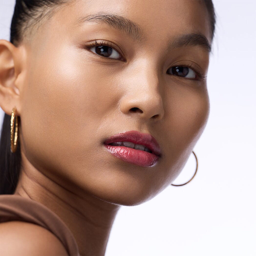 Catrice Cosmetics Melt & Plump Juicy Lip Plumper (1.8g) - Model Shot 4 [050 Tropic Like It's Hot]