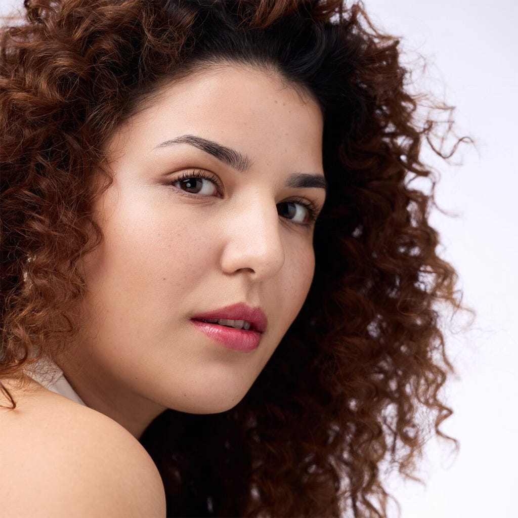 Catrice Cosmetics Melt & Plump Juicy Lip Plumper (1.8g) - Model Shot 6 [050 Tropic Like It's Hot]