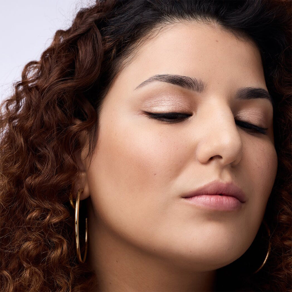 Catrice Cosmetics Metallic Spark Cream Eyeshadow (4g) - Model Shot 3 [010 Champagne Chic]