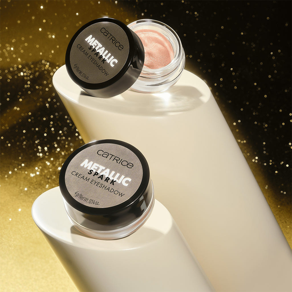 Catrice Cosmetics Metallic Spark Cream Eyeshadow (4g) - Lifestyle Shot 2 [010 Champagne Chic]