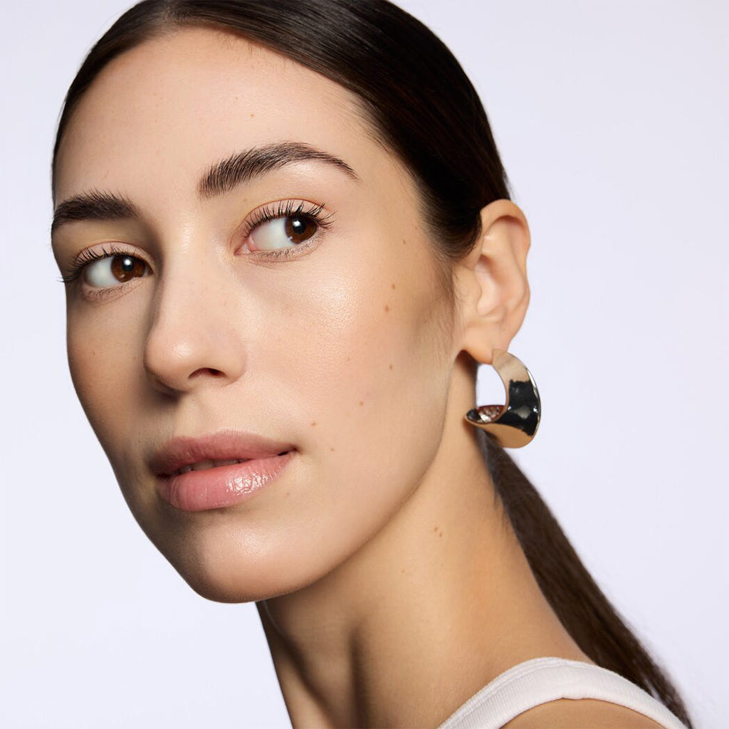 Catrice Cosmetics More Than Glow Highlighter (5.9g) - Model Shot 2 [020 Supreme Rose Beam]