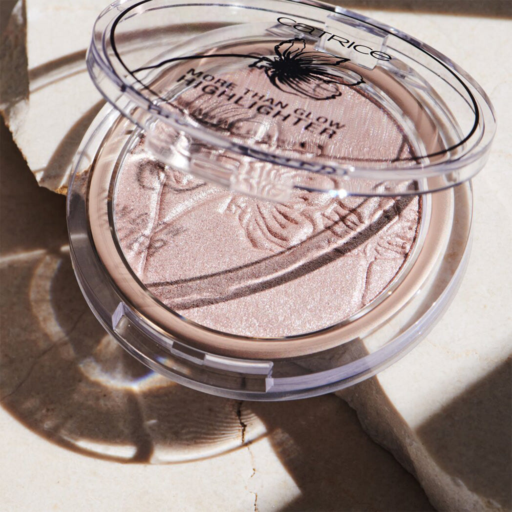 Catrice Cosmetics More Than Glow Highlighter (5.9g) - Lifestyle Shot 1 [020 Supreme Rose Beam]