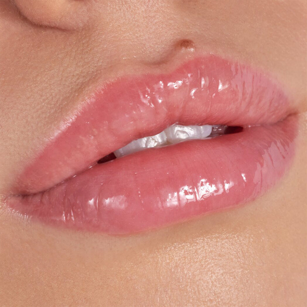 Catrice Cosmetics Plump It Up Lip Booster (3.5ml) - Model Shot 1 [010 Poppin' Champagne]