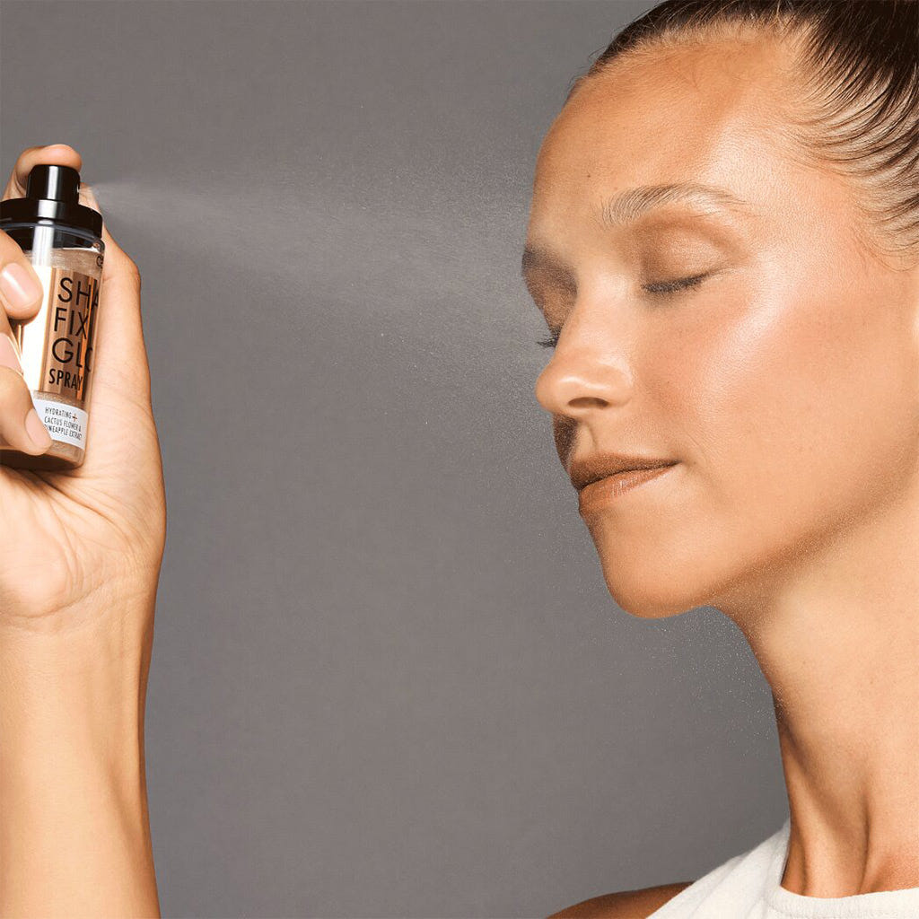 Catrice Cosmetics Shake Fix Glow Spray (50ml) - Model Shot 2