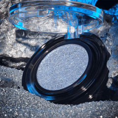 Catrice Cosmetics Space Glam Chrome Eyeshadow (1g) - Lifestyle Shot 2 [040 Stardust]