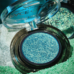 Catrice Cosmetics Space Glam Chrome Eyeshadow (1g) - Lifestyle Shot 2 [060 Galactic Glow]