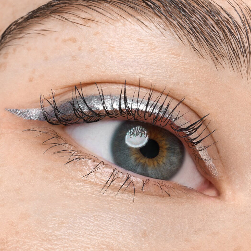 Catrice Cosmetics Space Glam Liquid Effect Eyeliner (1.4ml) - Model Shot n2 [010 Moonstone Metallic]