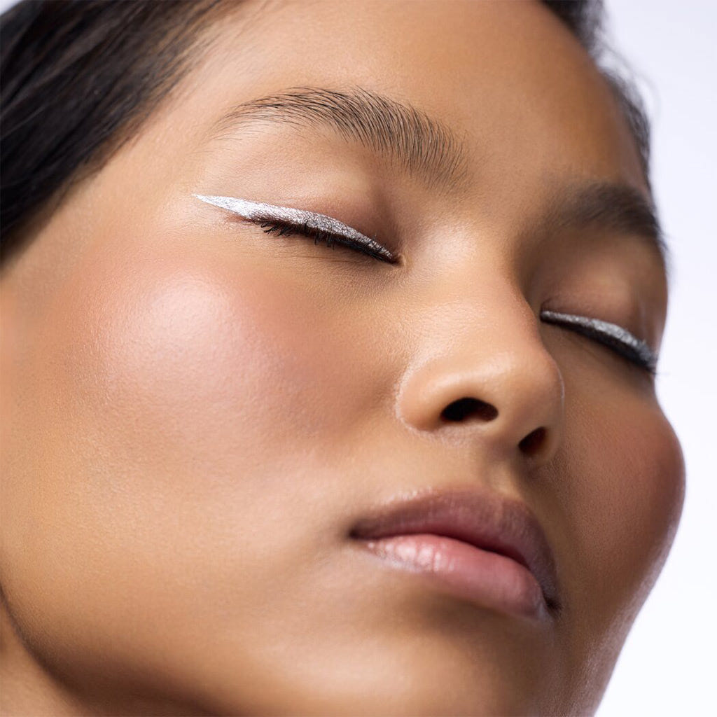 Catrice Cosmetics Space Glam Liquid Effect Eyeliner (1.4ml) - Model Shot 4 [010 Moonstone Metallic]