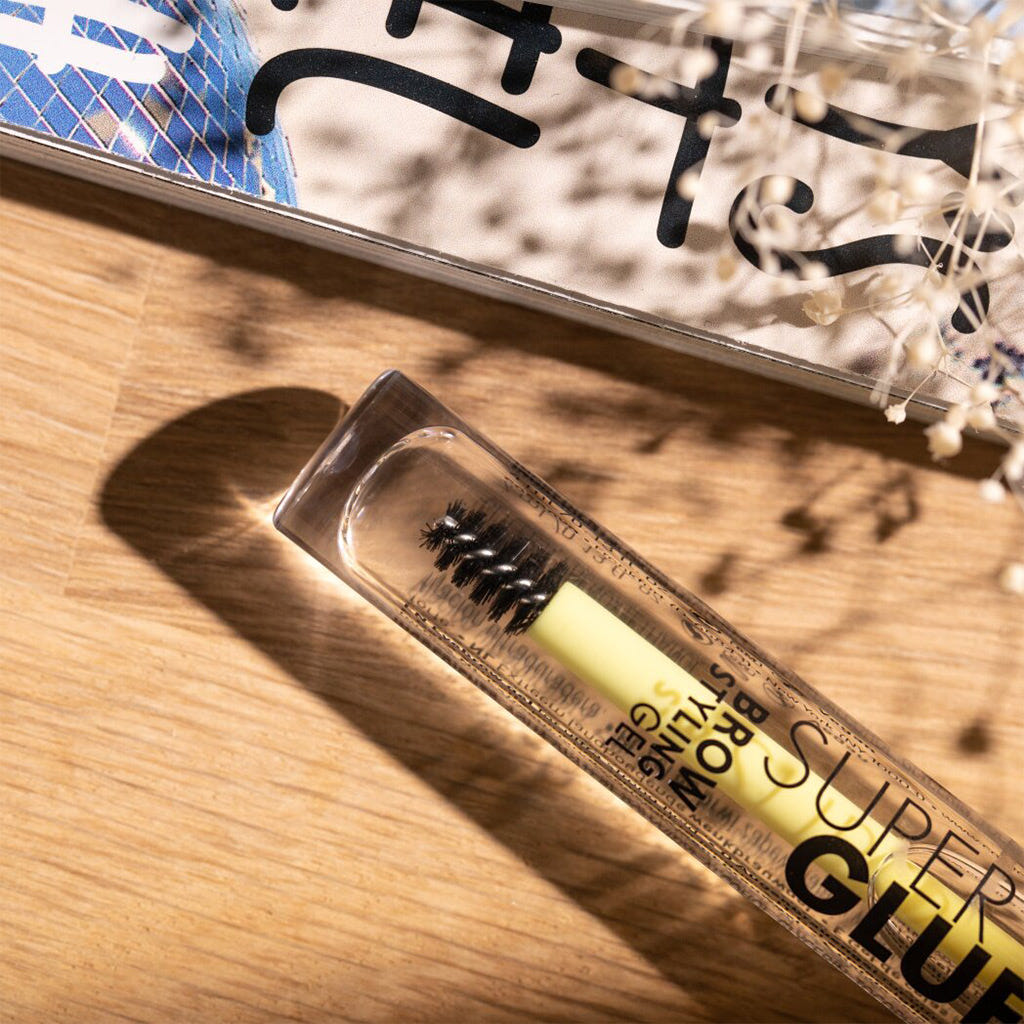 Catrice Cosmetics Super Glue Brow Styling Gel 010 Ultra Hold (4ml) - Lifestyle Shot 4