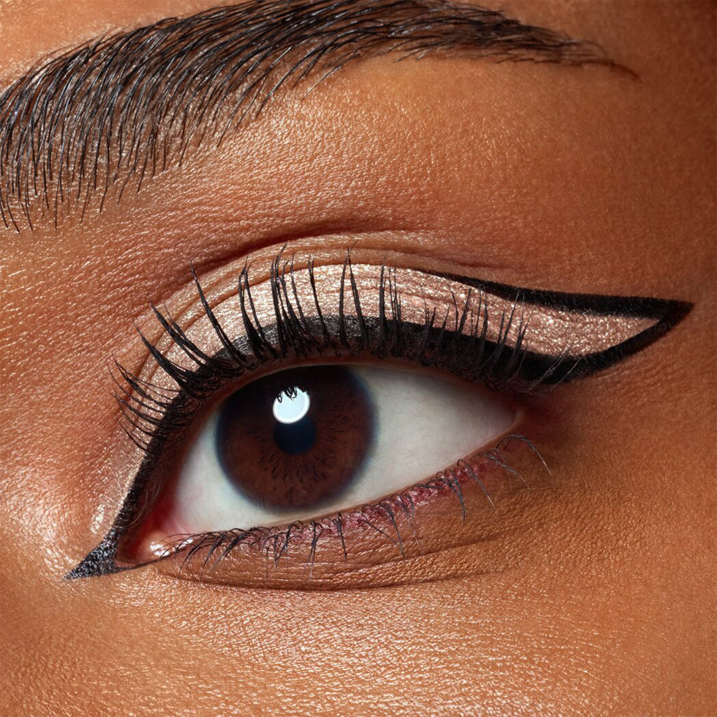 Catrice Cosmetics Superproof Brush Liner Waterproof (0.45ml) - Model Shot 2 [010 Midnight Black]