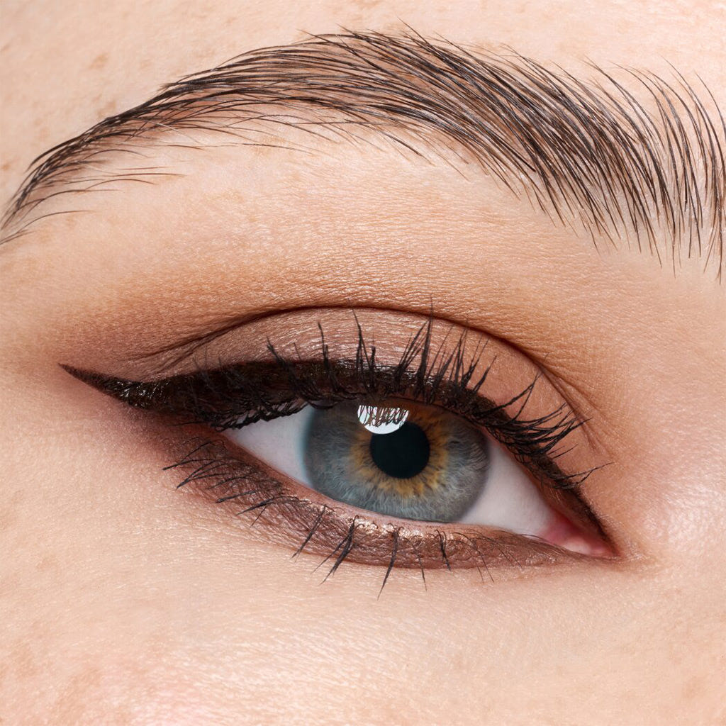 Catrice Cosmetics Superproof Brush Liner Waterproof (0.45ml) - Model Shot 1 [020 Cocoa Brown]