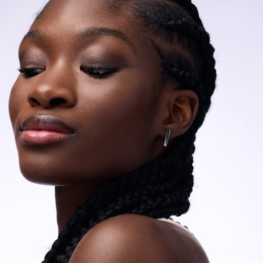 Catrice Cosmetics The Dark Cocoa Eyeshadow Palette (9g) - Model Shot 3