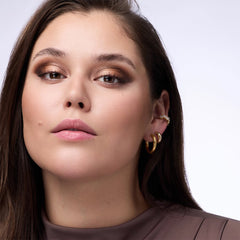 Catrice Cosmetics The Dark Cocoa Eyeshadow Palette (9g) - Model Shot 4