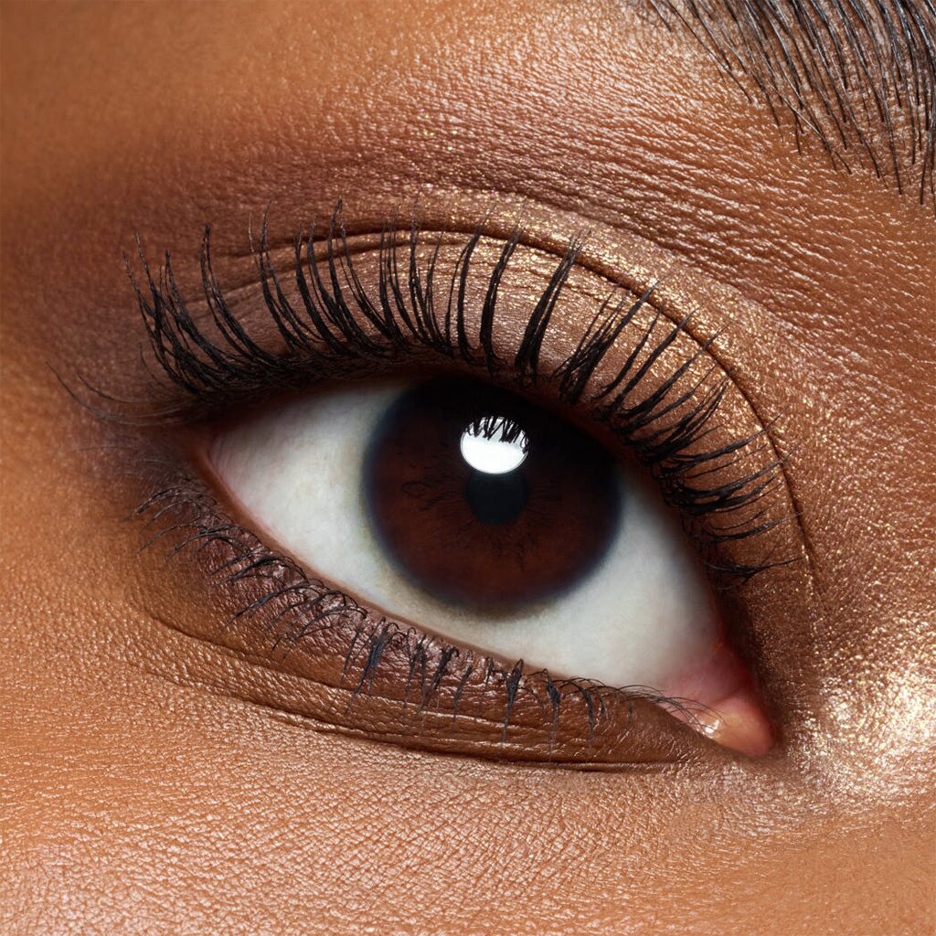 Catrice Cosmetics Tiny Treasures Eyeshadow Palette (4.2g) - Model Shot 2 [010 Everyday Essentials]