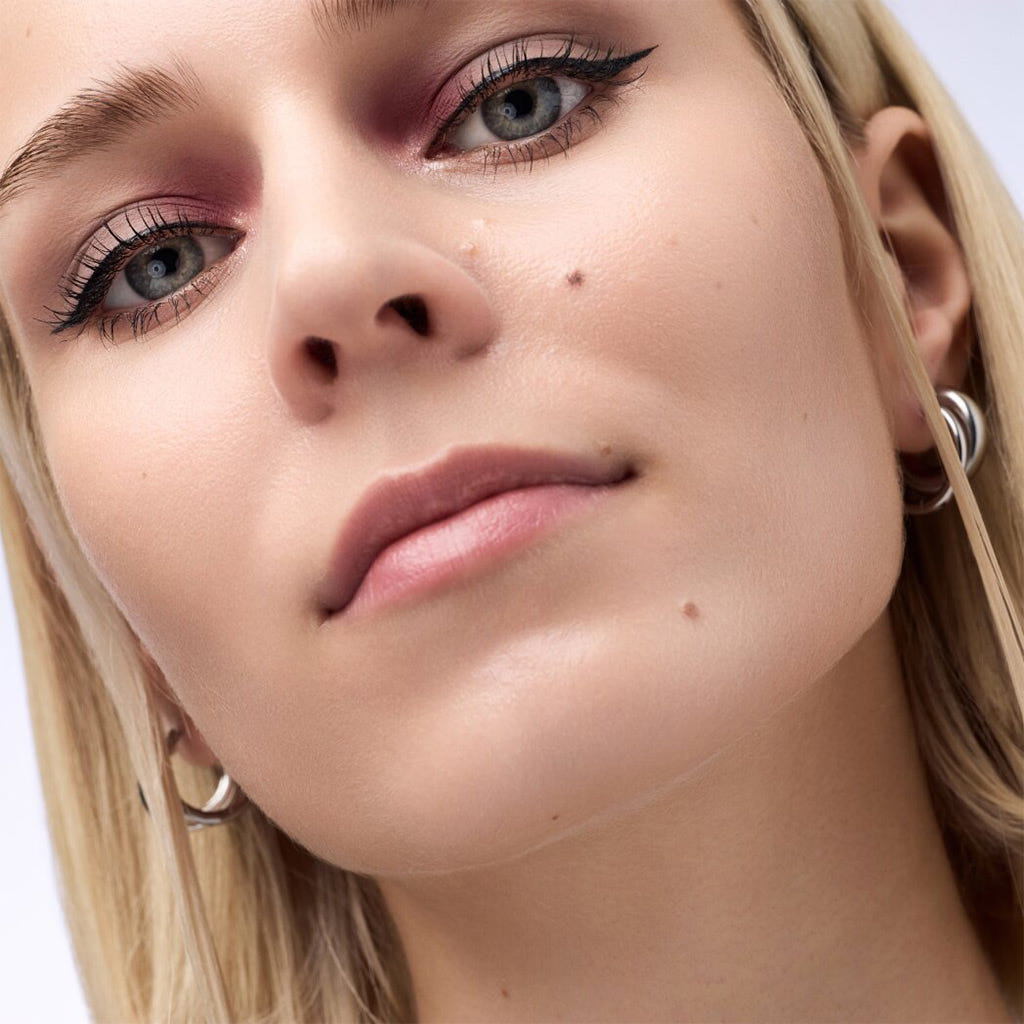 Catrice Cosmetics Tiny Treasures Eyeshadow Palette (4.2g) - Model Shot 3 [020 Wild Berry]