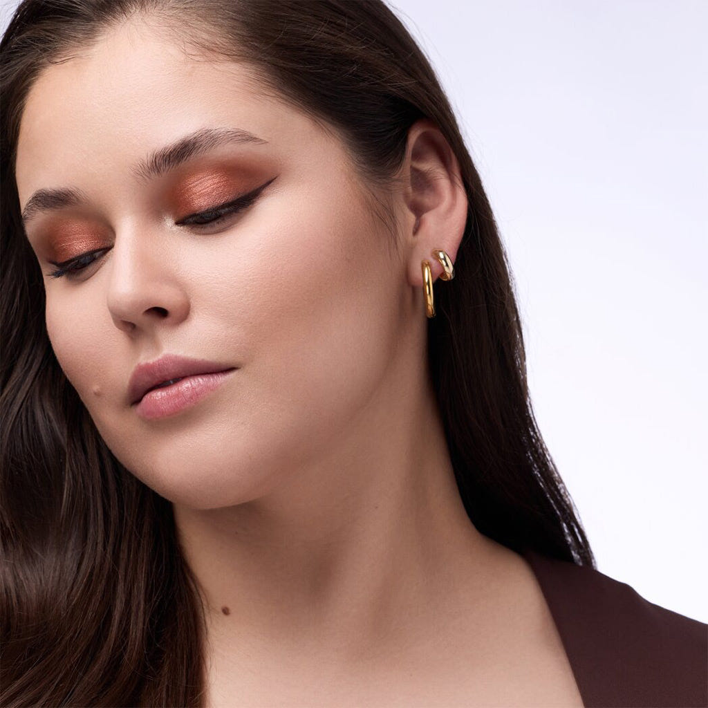 Catrice Cosmetics Tiny Treasures Eyeshadow Palette (4.2g) - Model Shot 4 [030 Heat It Up]