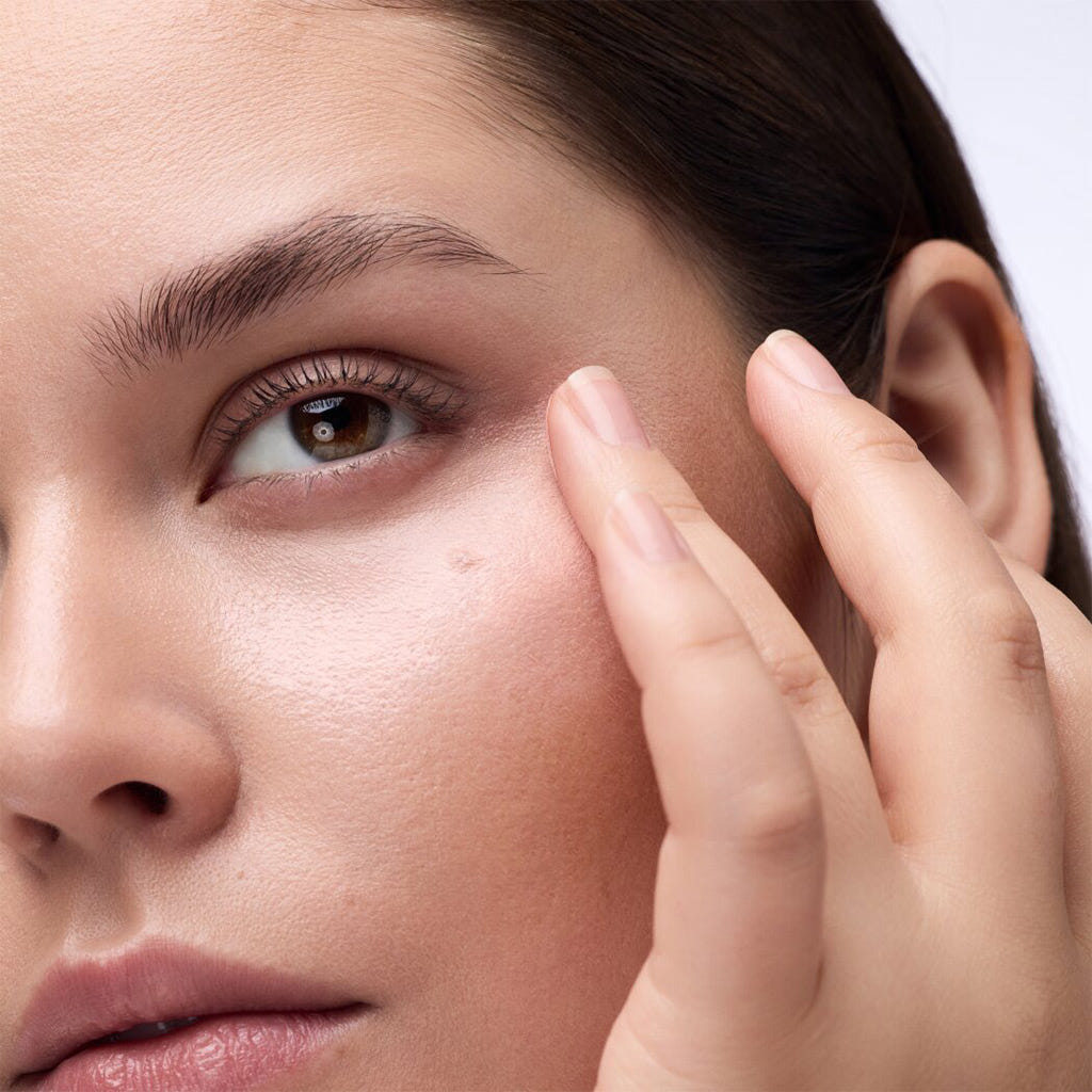 Catrice Cosmetics Under Eye Brightener (4.2g) - Model Shot 2 [010 Light Rose]
