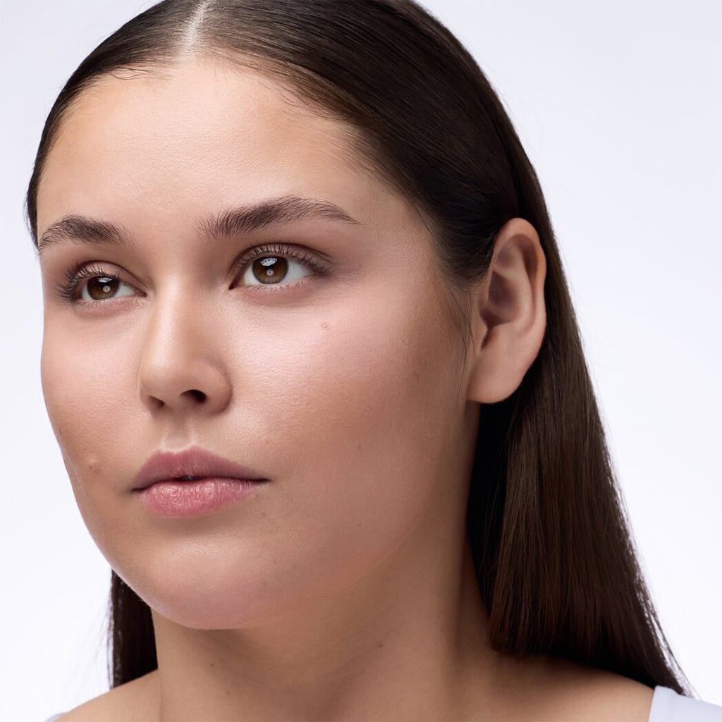 Catrice Cosmetics Under Eye Brightener Setting Powder (2.3g) - Model Shot 2 [010 Light Rose]