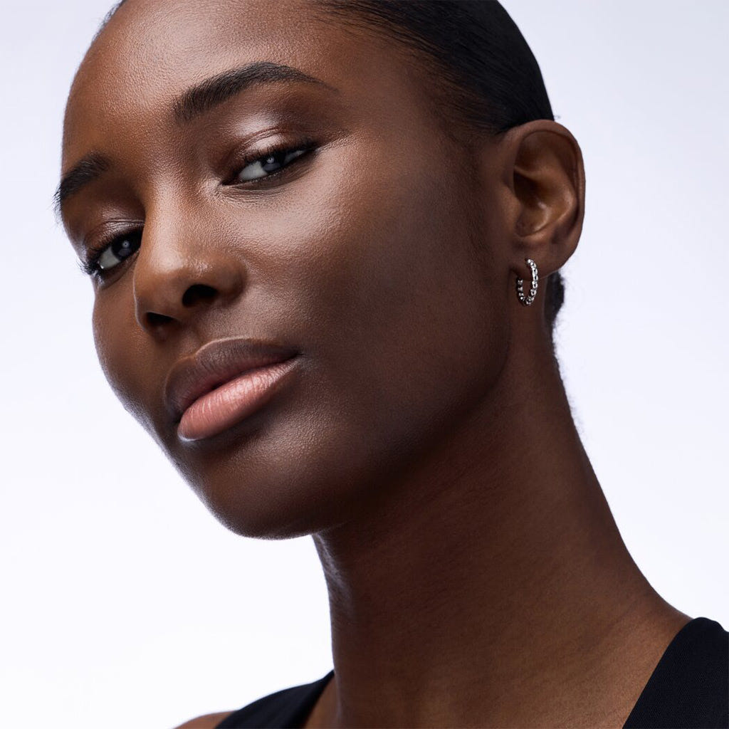 Catrice Cosmetics Under Eye Brightener Setting Powder (2.3g) - Model Shot 2 [040 Dark Mocha]