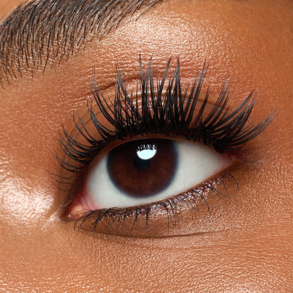 Catrice Cosmetics Volume Cluster Lashes (Model Shot 2)