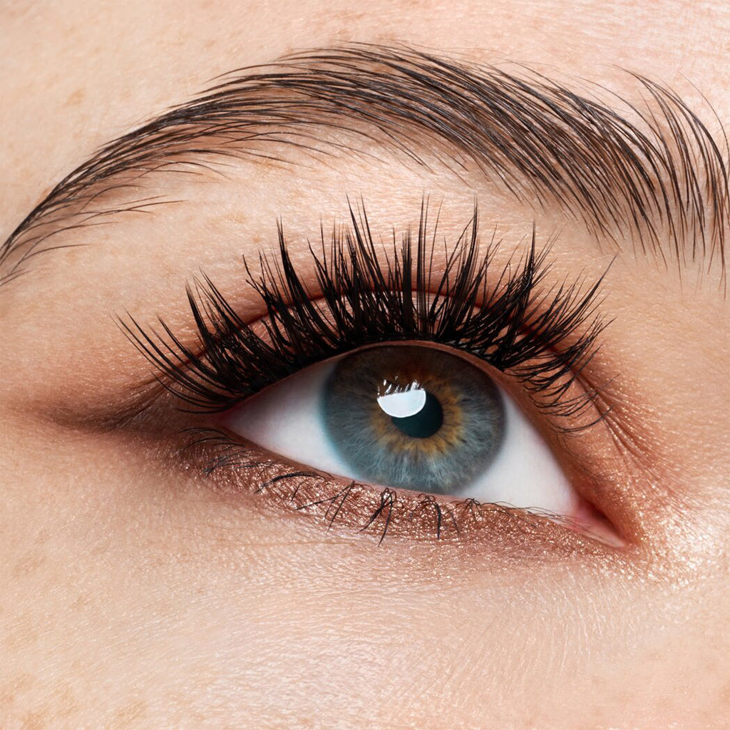 Catrice Cosmetics Volume Cluster Lashes (Model Shot 3)