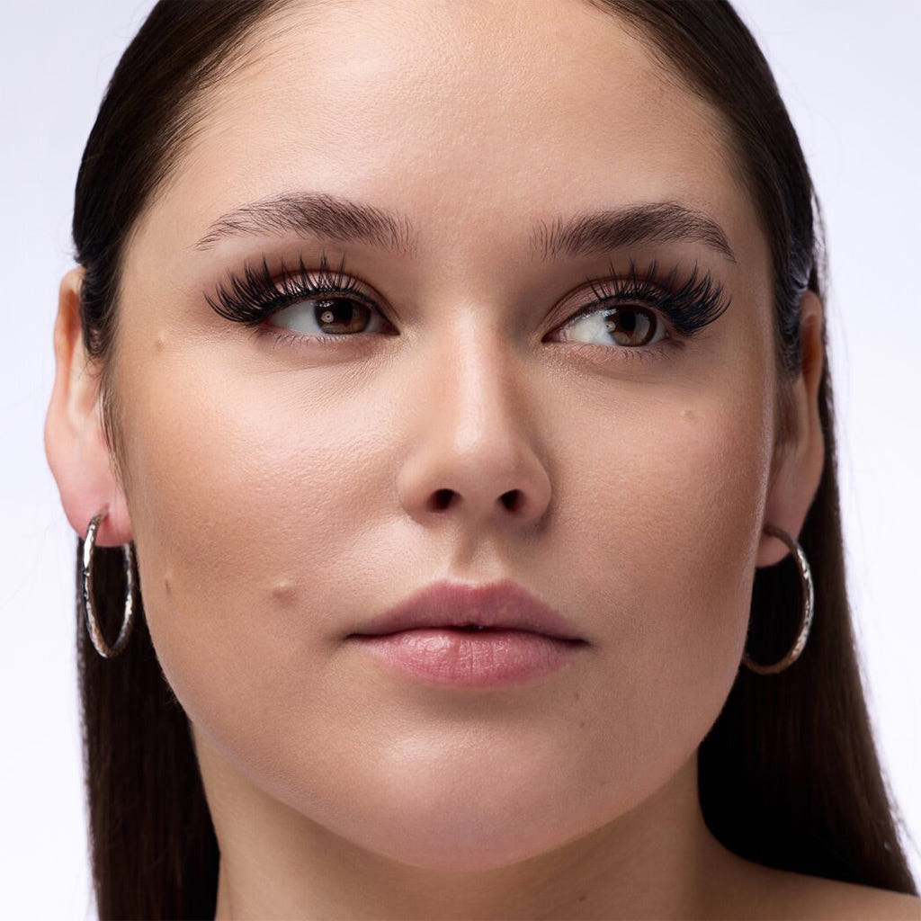 Catrice Cosmetics Volume Cluster Lashes (Model Shot 5)