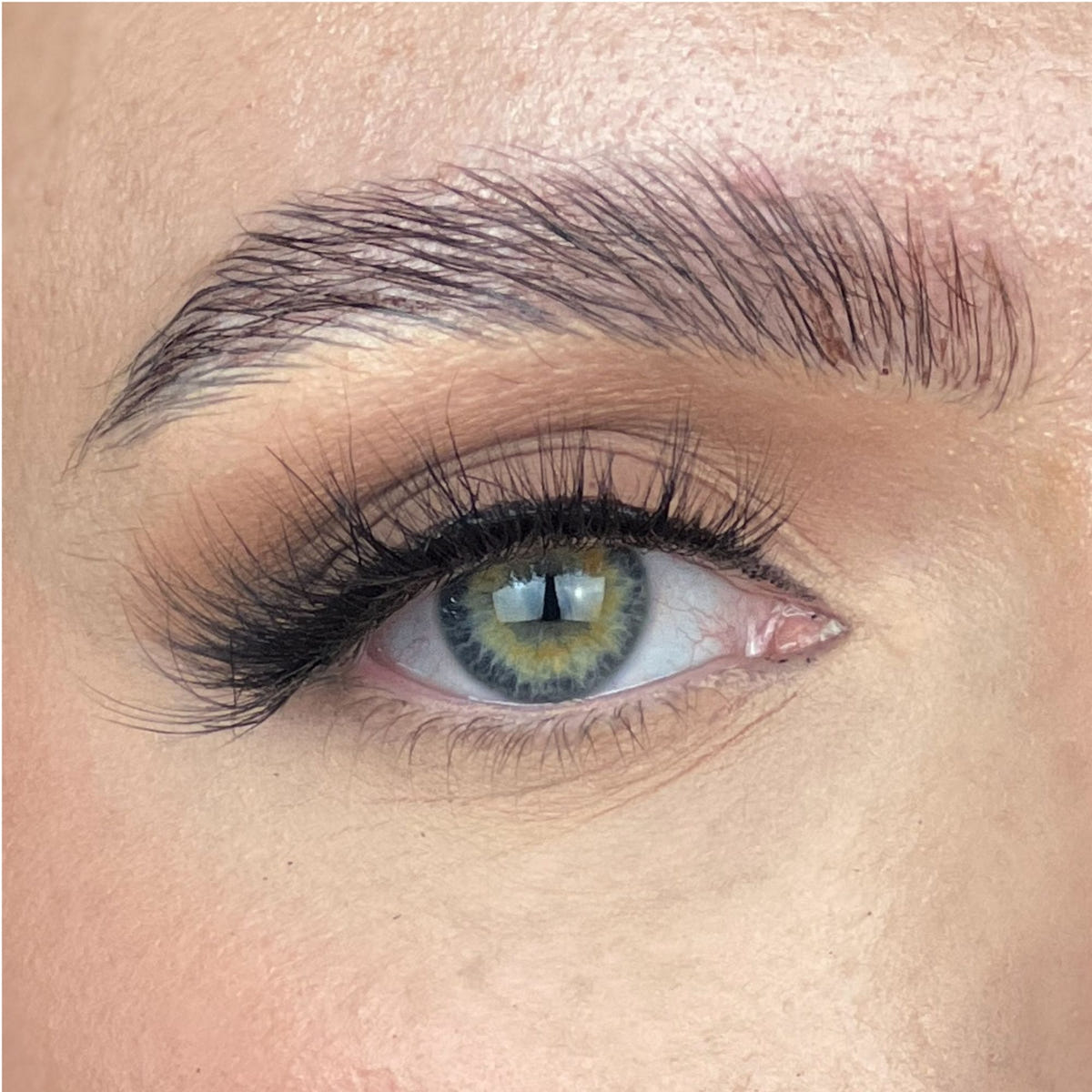 Doll Beauty Lashes - Eva (Model Shot)