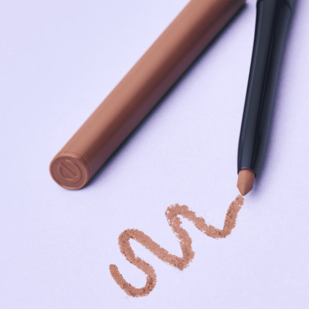 Essence 8H Matte Comfort Lip Liner (0.3g) - Lifestyle Shot 1 [01 Cinnamon Spice]