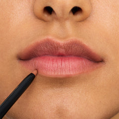 Essence 8H Matte Comfort Lip Liner (0.3g) - Model Shot 2 [01 Cinnamon Spice]