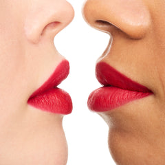 Essence 8H Matte Comfort Lip Liner (0.3g) - Model Shot 7 [07 Classic Red]