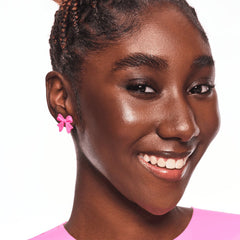 Essence Baby Got Bronze Bronzer Stick (5.5g) - Model Shot 2 [60 Crush On Caviar]