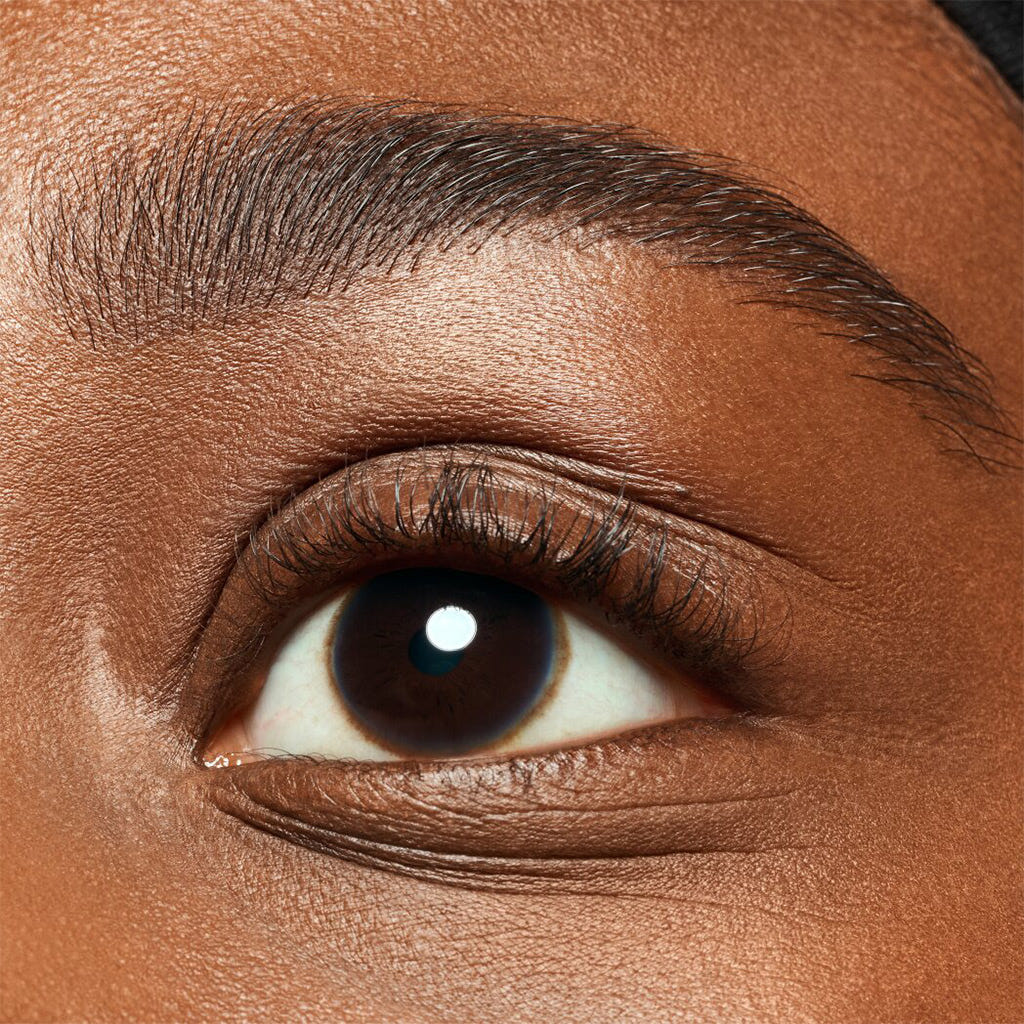 Essence Brow Powder Duo Set (1.8g) - Model Shot 2 [03 Dark]