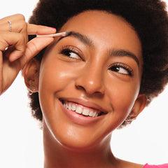 Essence Brow Powder Duo Set (1.8g) - Model Shot 3 [03 Dark]
