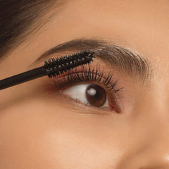 Essence Call Me Queen Dramatic False Lash Effect Mascara Waterproof (11.5ml) - Model Shot 5