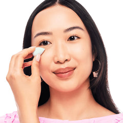 Essence Concealer Sponges (Pack of 3) - Model Shot