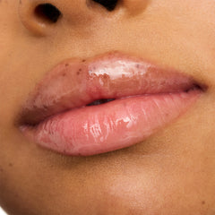 Essence Extreme Shine Volume Lipgloss (5ml) - Model Shot 3 [01 Crystal Clear]