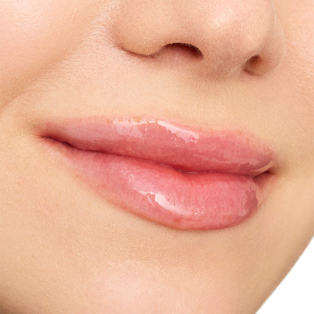 Essence Extreme Shine Volume Lipgloss (5ml) - Model Shot 4 [01 Crystal Clear]