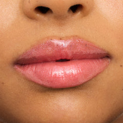 Essence Extreme Shine Volume Lipgloss (5ml) - Model Shot 4 [06 Candy Shop]