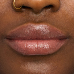 Essence Extreme Shine Volume Lipgloss (5ml) - Model Shot 3 [09 Shadow Rose]