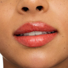 Essence Extreme Shine Volume Lipgloss (5ml) - Model Shot 3 [15 Rusty Kiss]