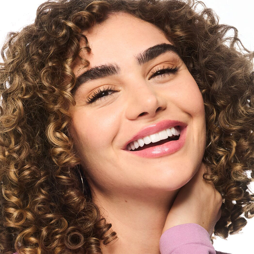 Essence Foundation Stick (10g) - Model Shot 2 [170]