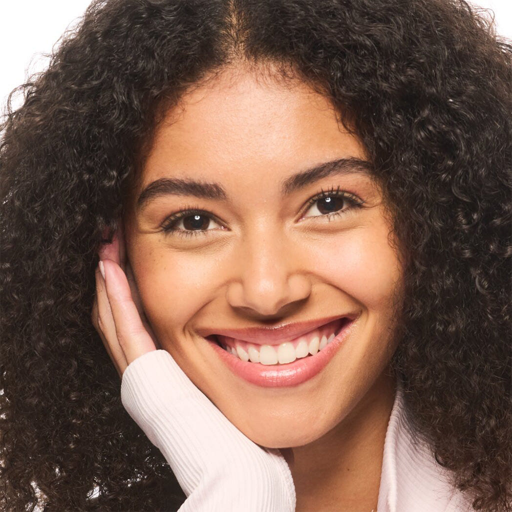 Essence Foundation Stick (10g) - Model Shot 2 [201]