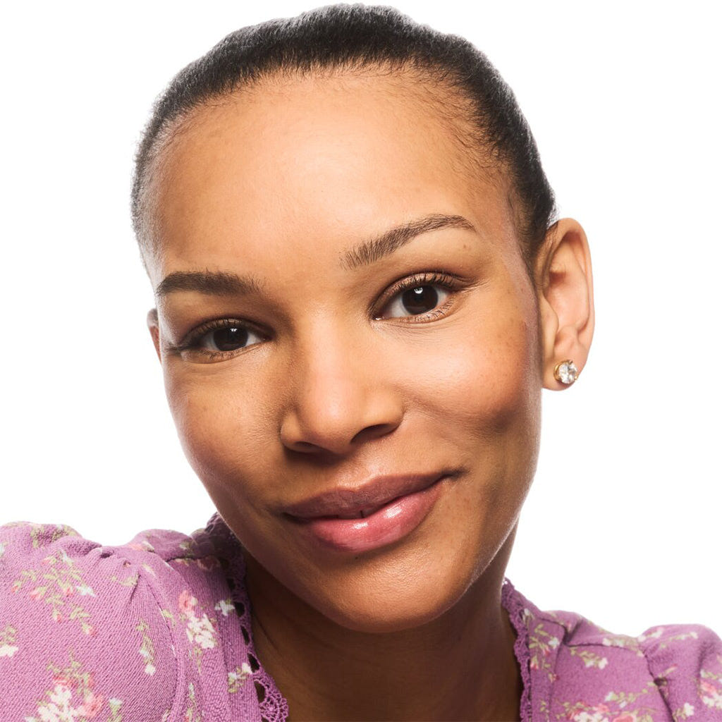 Essence Foundation Stick (10g) - Model Shot 2 [220]