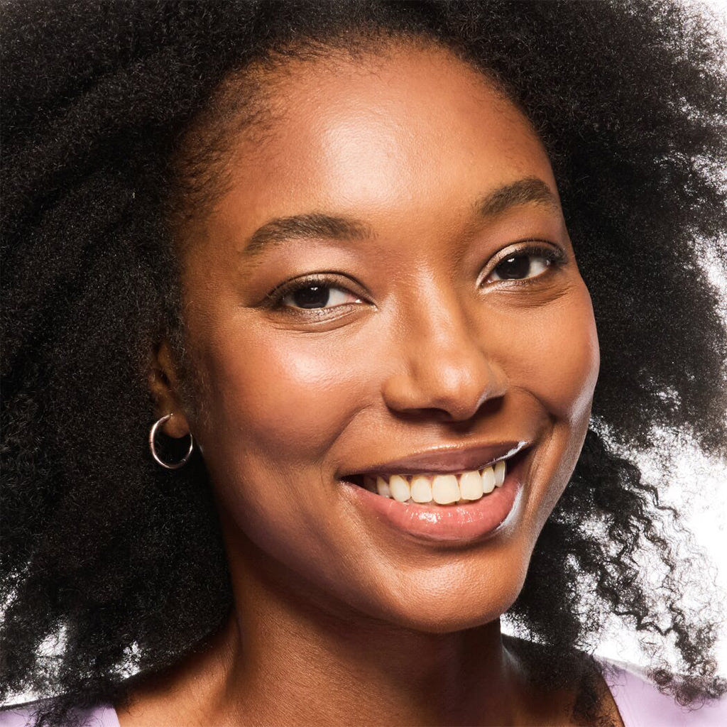 Essence Foundation Stick (10g) - Model Shot 2 [230]